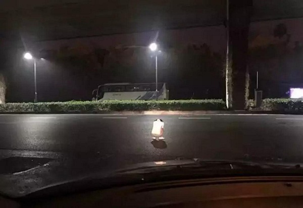 2211040581d9db1faa6604.jpg 4.jpg