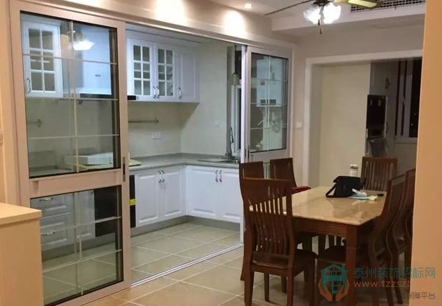 入戶(hù)門(mén)、衛(wèi)生間門(mén)、陽(yáng)臺(tái)門(mén)、廚房門(mén)、臥室門(mén)這么搭配，裝修上檔次